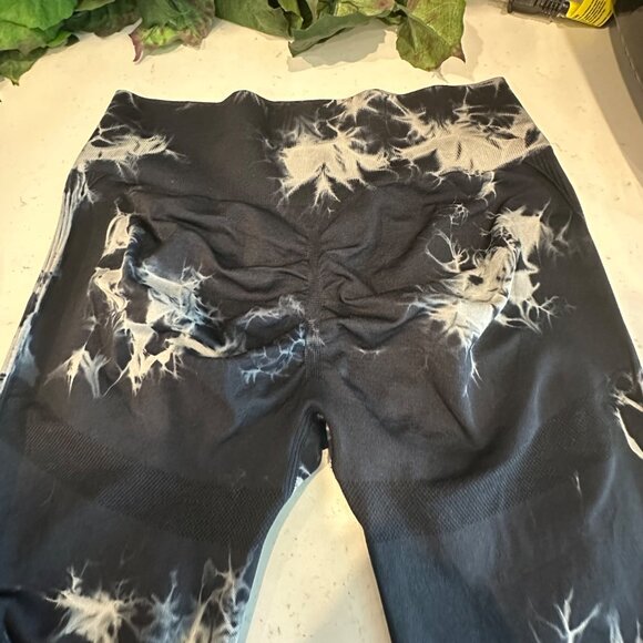 Tie-Dye High-Waisted Leggings L Black & White - Picture 4 of 7